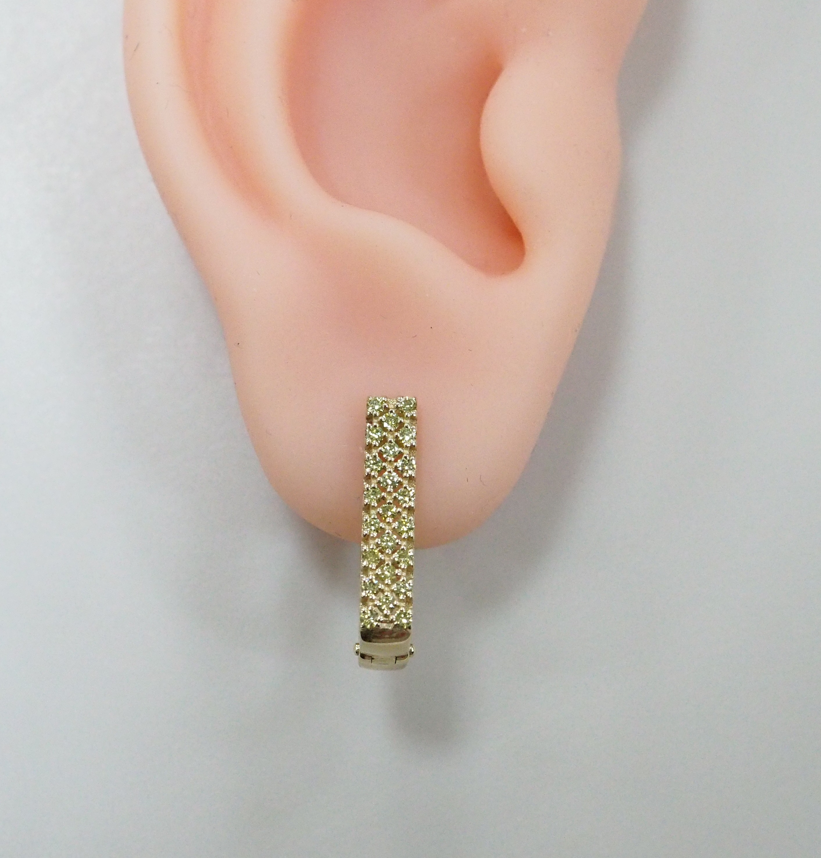 Серьги из желтого золота с желтыми бриллиантами